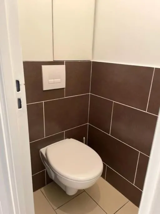 Appartement en résidence avec piscine, cinéma Nice France